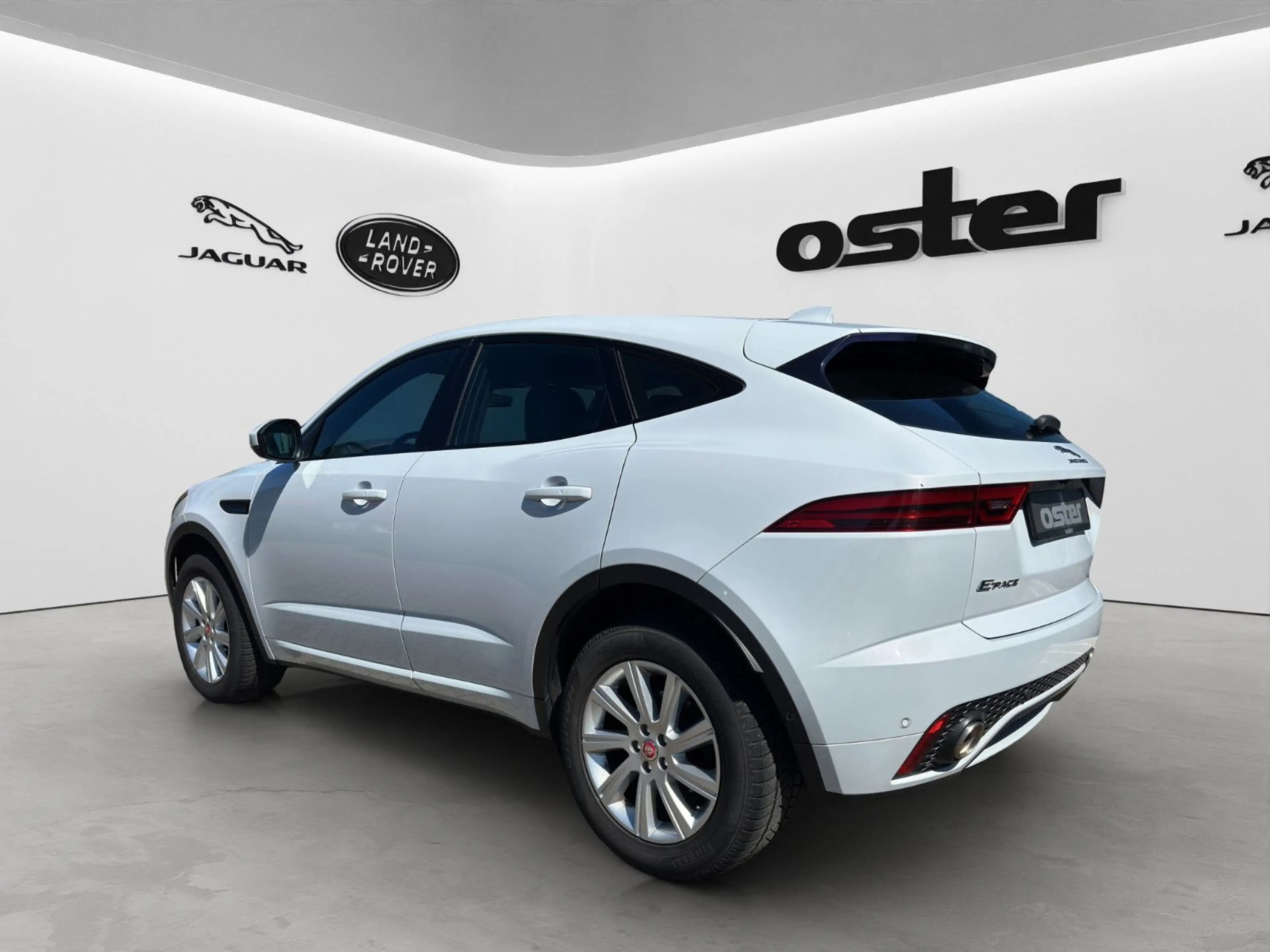 Jaguar E-Pace D180 First Edition AWD| BlackPack|HUD| — photo 6