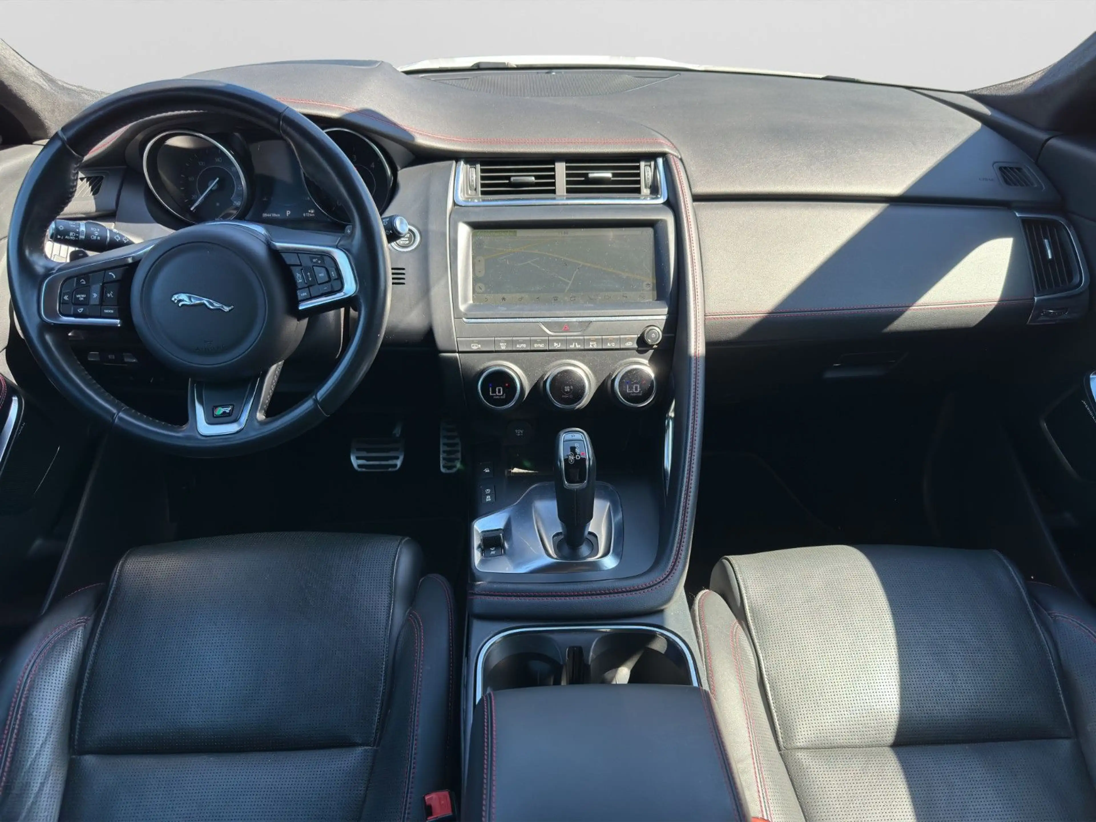 Jaguar E-Pace D180 First Edition AWD| BlackPack|HUD| — photo 8