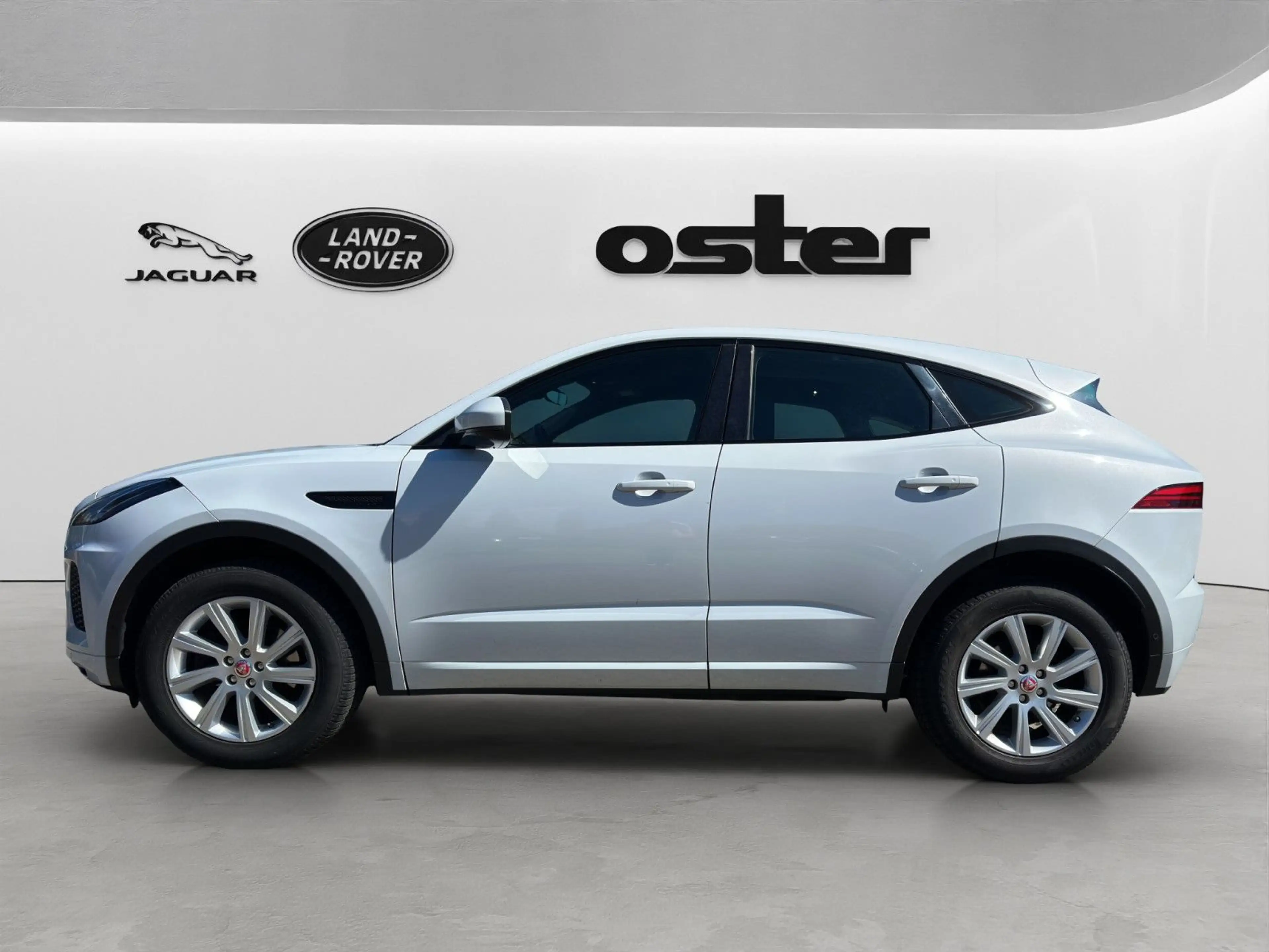 Jaguar E-Pace D180 First Edition AWD| BlackPack|HUD| — photo 4