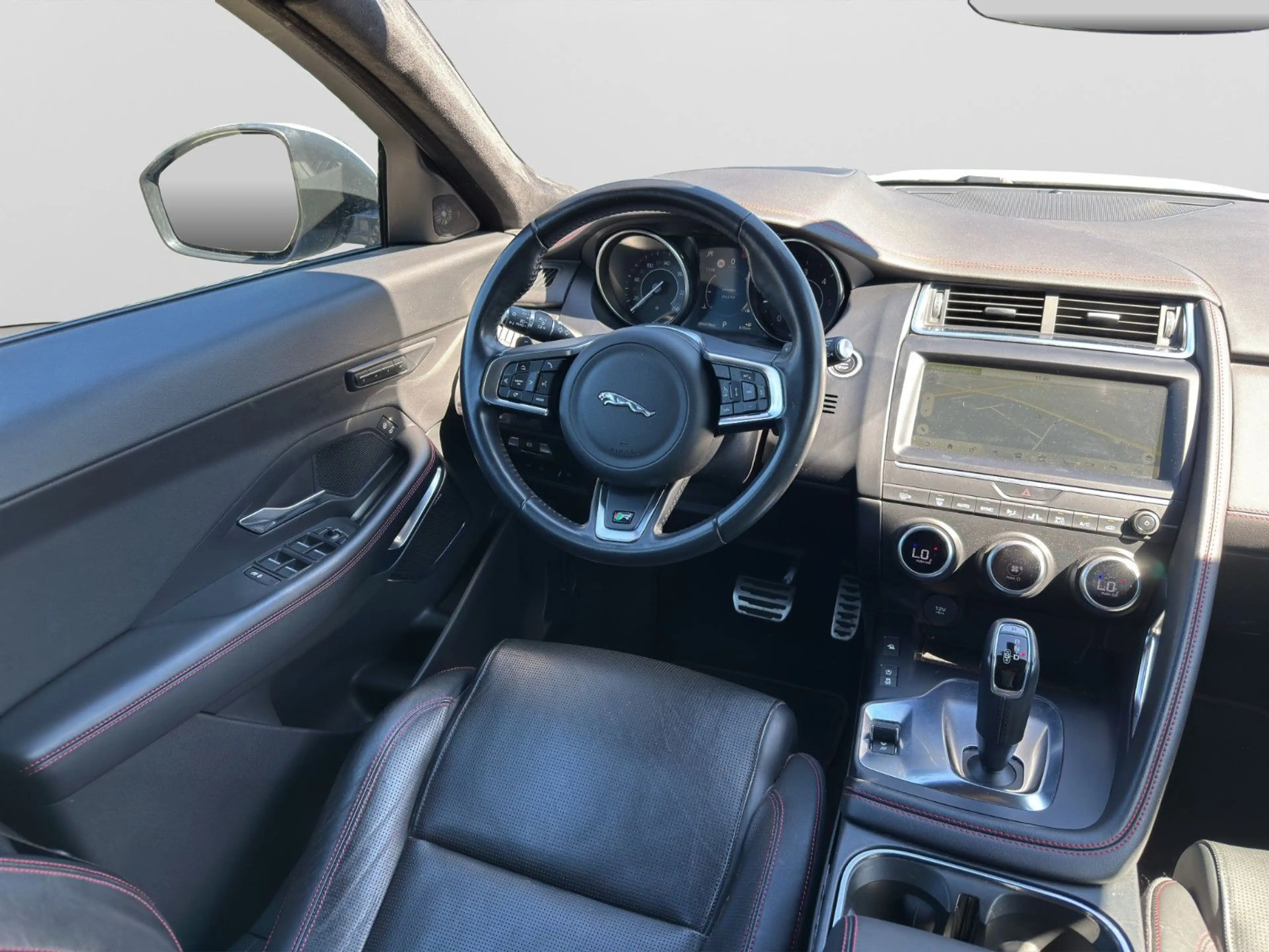 Jaguar E-Pace D180 First Edition AWD| BlackPack|HUD| — photo 9