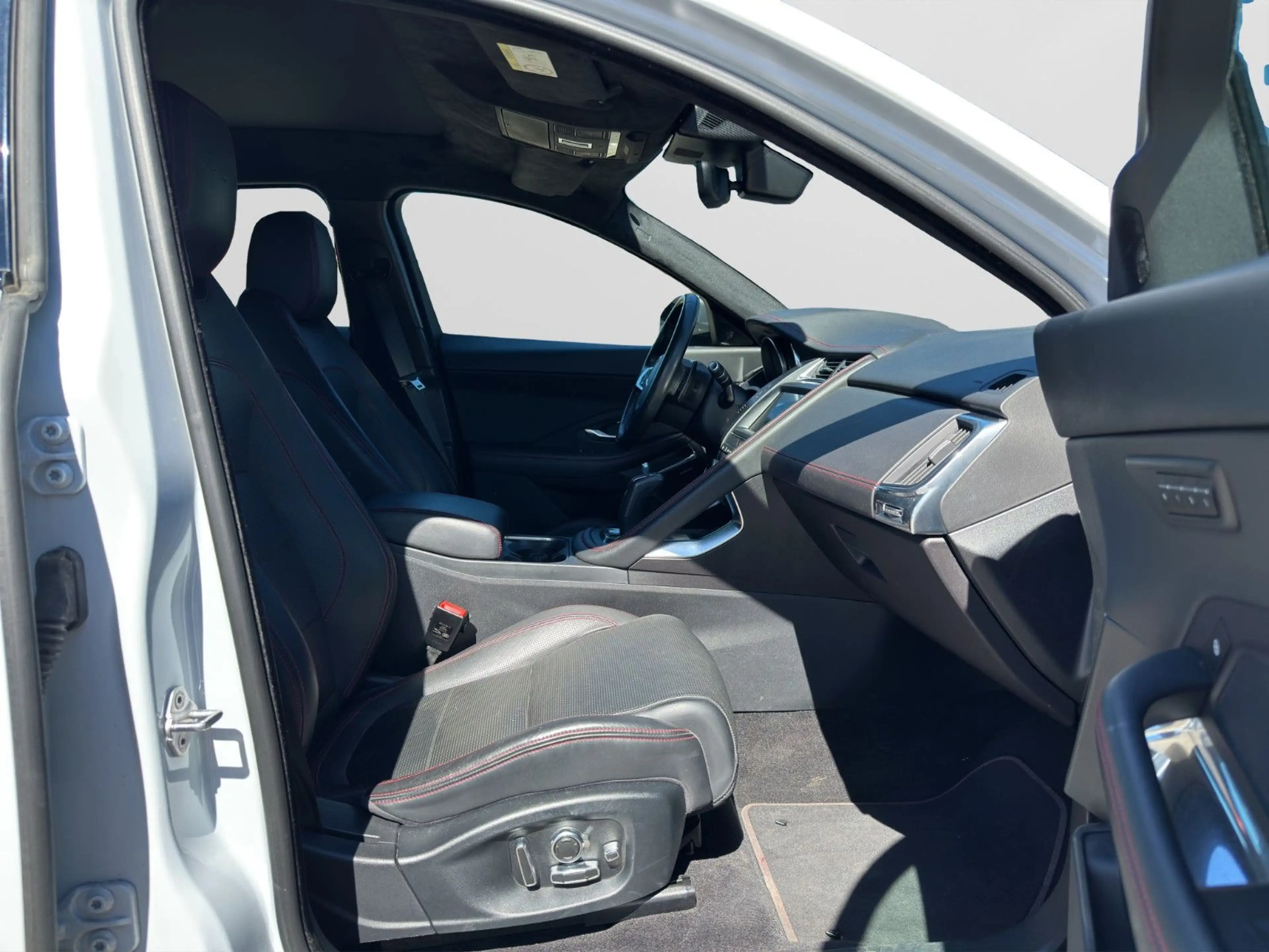 Jaguar E-Pace D180 First Edition AWD| BlackPack|HUD| — photo 12