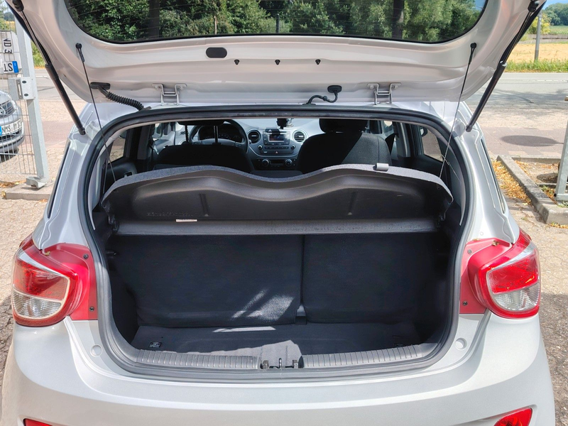 Hyundai i10 Passion / 2. Hand / Klimaautomatik / — photo 9