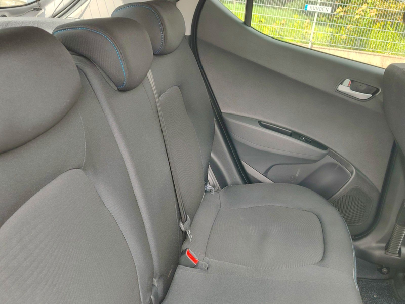 Hyundai i10 Passion / 2. Hand / Klimaautomatik / — photo 13
