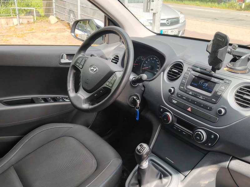Hyundai i10 Passion / 2. Hand / Klimaautomatik / — photo 11