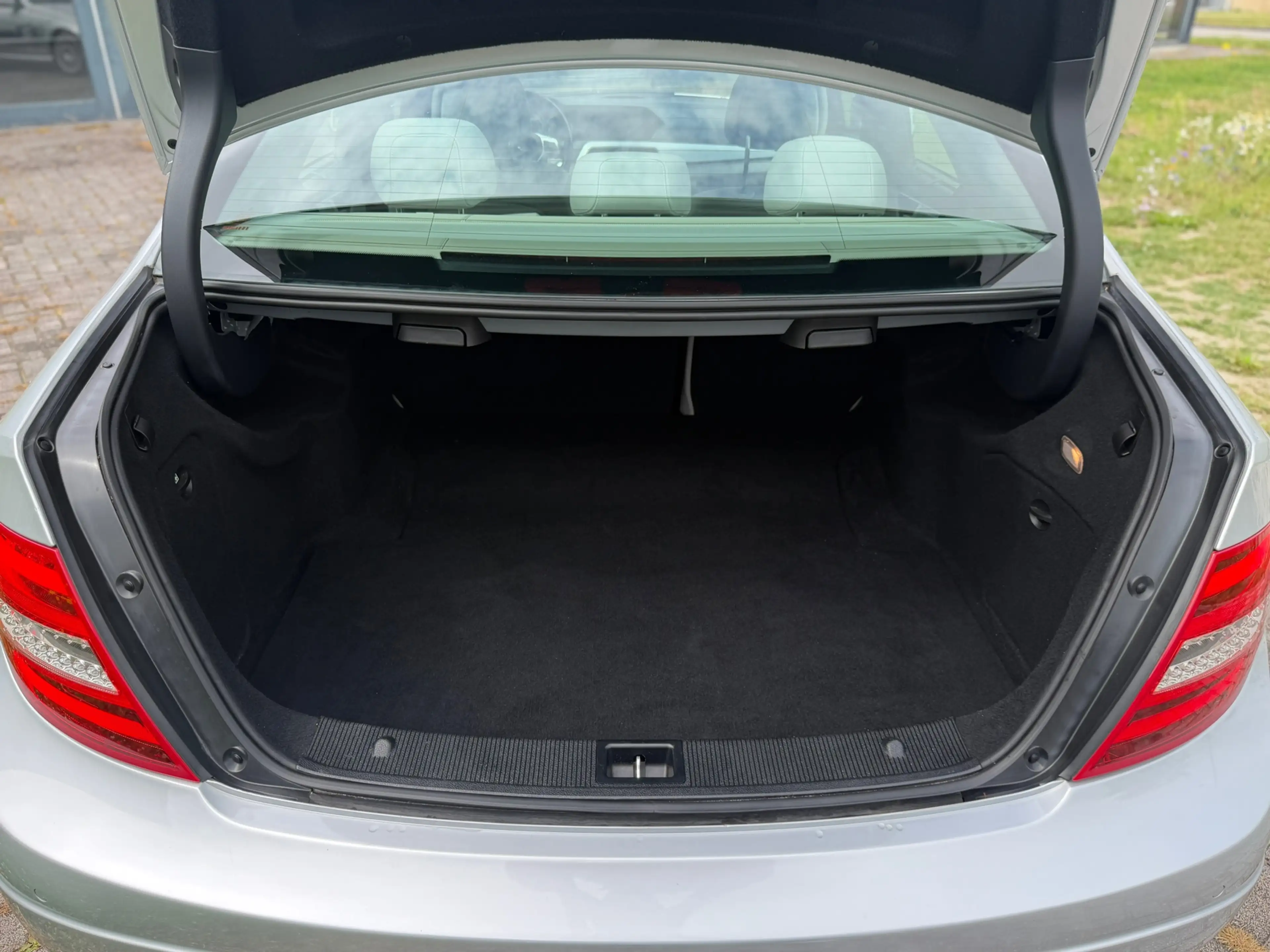 Mercedes-Benz C 350 Prestige Elegance AMG - Full Option - New Motor 12 — photo 24
