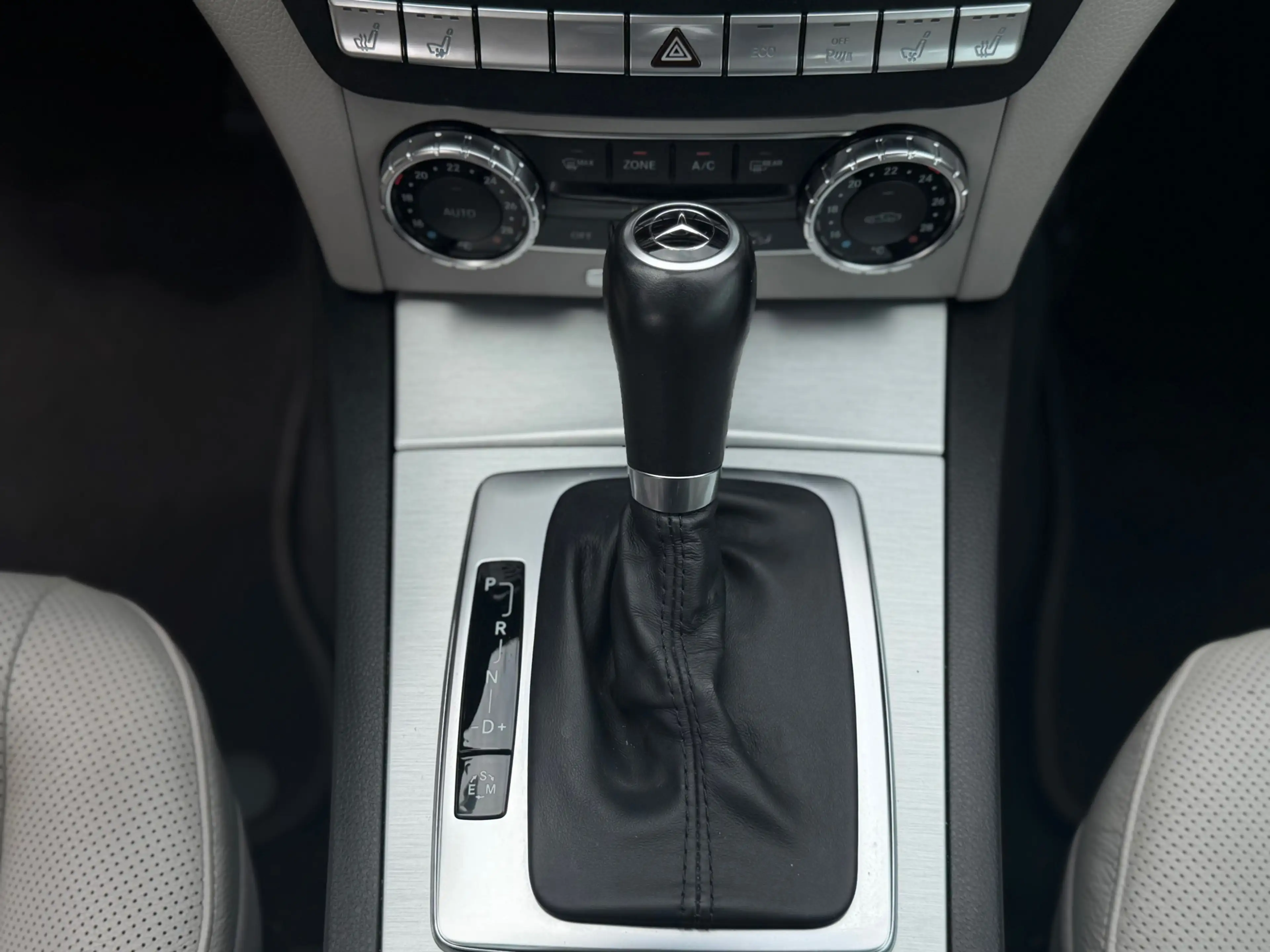 Mercedes-Benz C 350 Prestige Elegance AMG - Full Option - New Motor 12 — photo 15