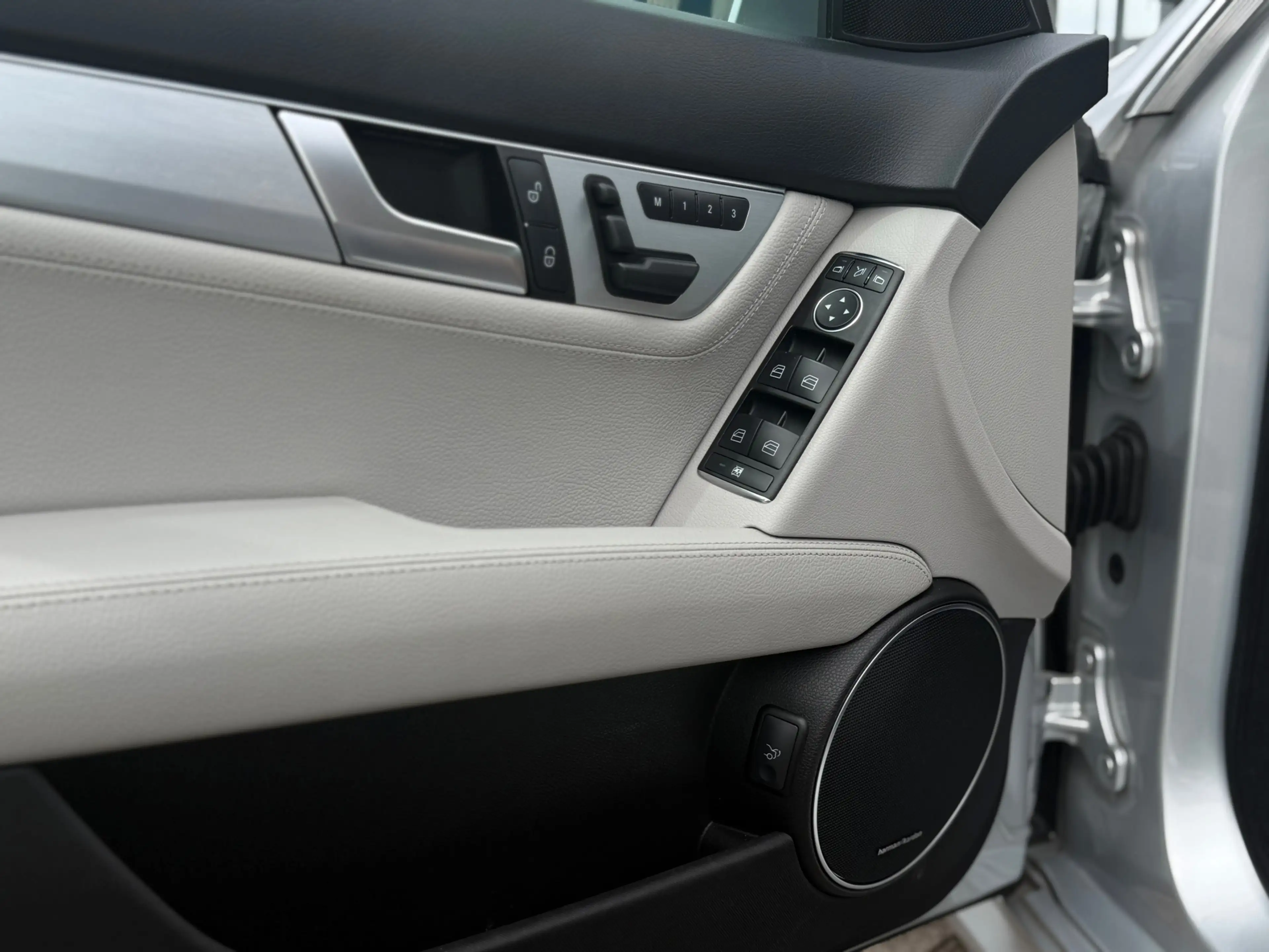 Mercedes-Benz C 350 Prestige Elegance AMG - Full Option - New Motor 12 — photo 26