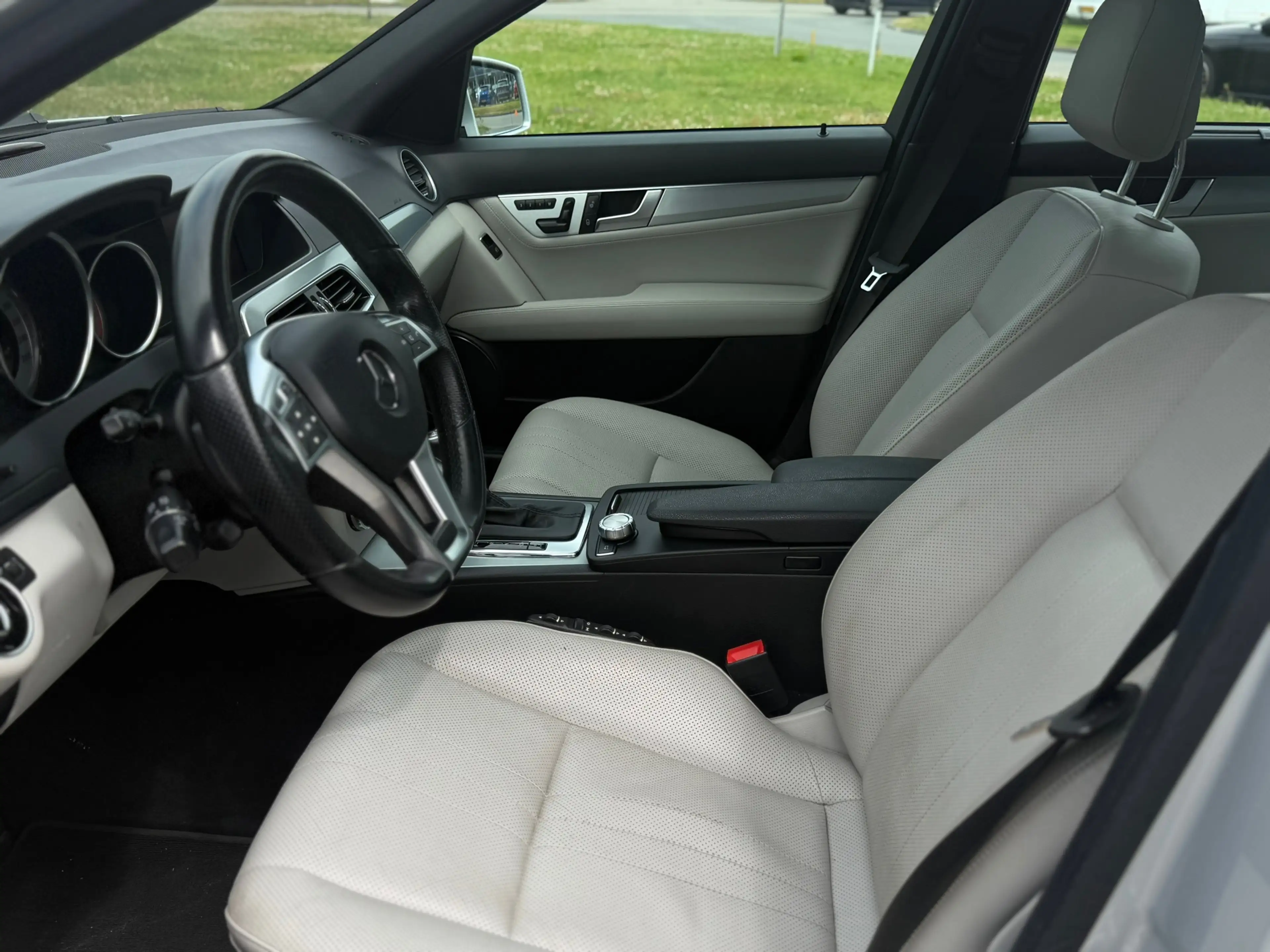 Mercedes-Benz C 350 Prestige Elegance AMG - Full Option - New Motor 12 — photo 16
