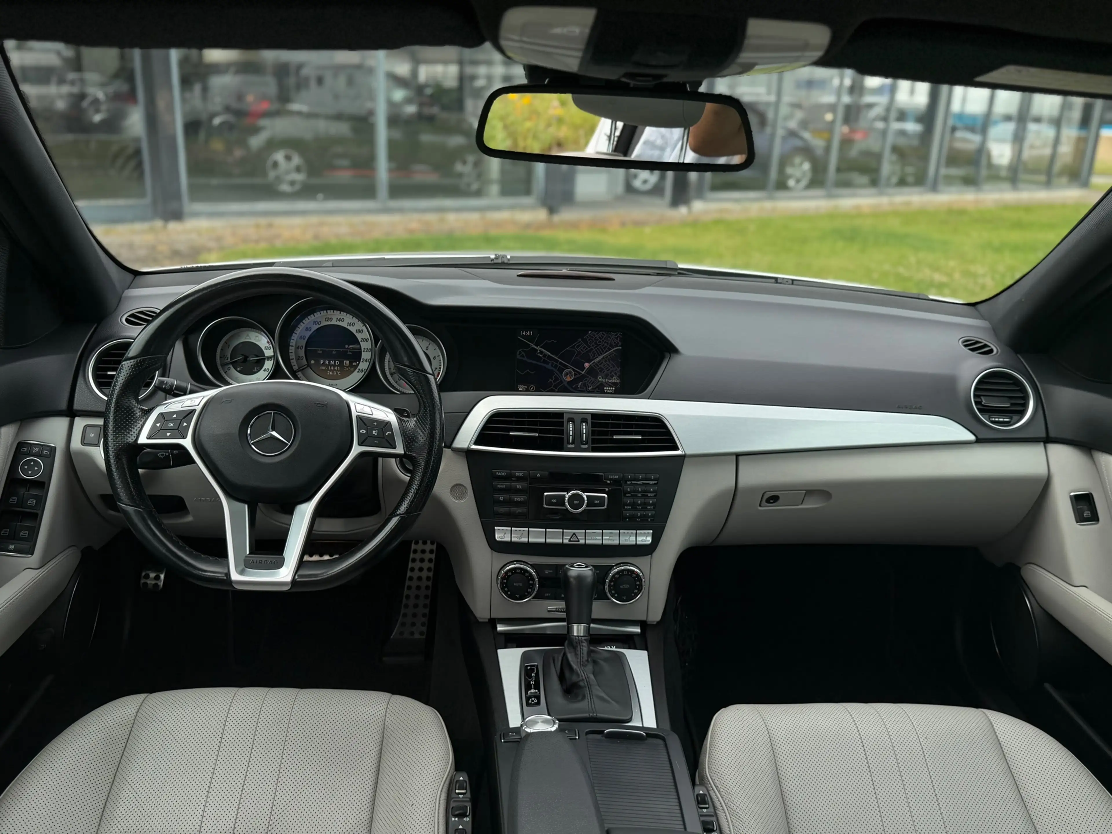 Mercedes-Benz C 350 Prestige Elegance AMG - Full Option - New Motor 12 — photo 10