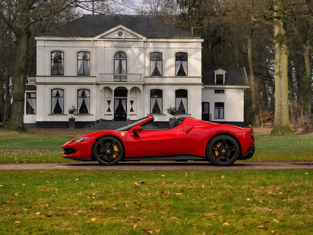 Ferrari 296 GTS 3.0 V6 | Lift | Carbon Racing Seats | Pass. displa