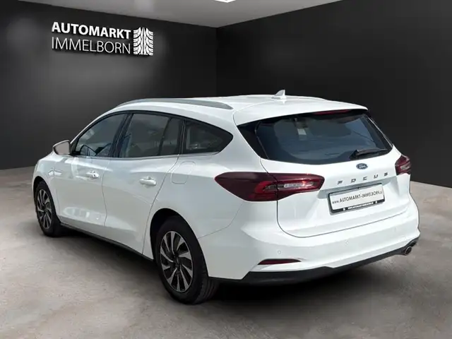 Ford Focus view 6