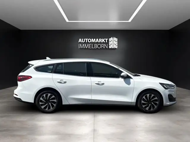 Ford Focus view 11