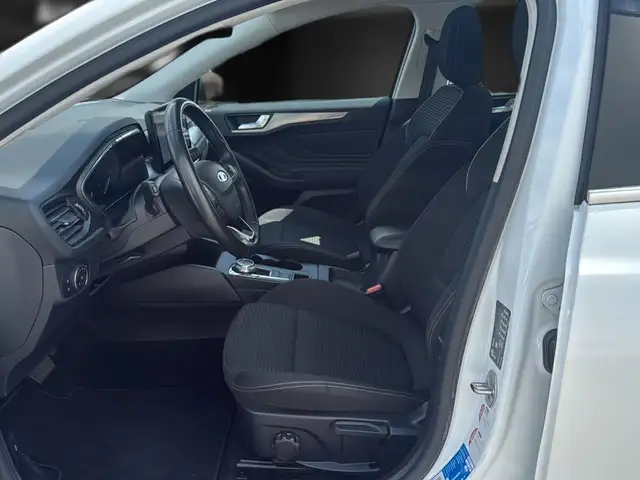 Ford Focus view 14