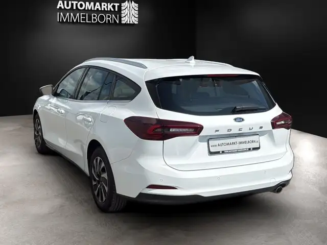 Ford Focus view 5
