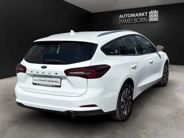 Ford Focus view 7