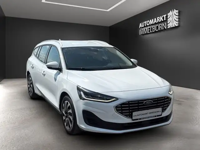 Ford Focus view 2