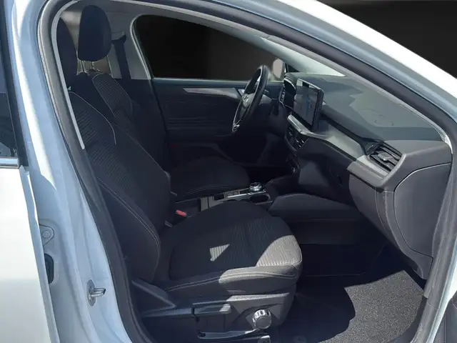 Ford Focus view 15
