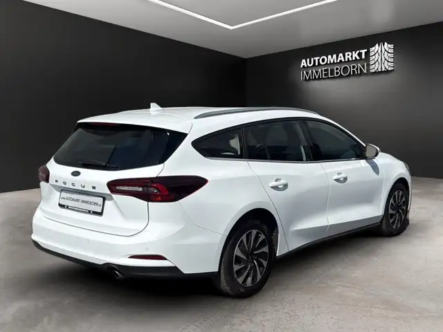 Ford Focus view 8