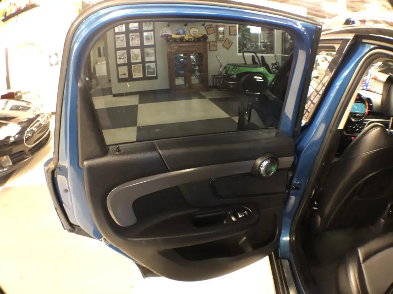 MINI Cooper Countryman снимка MINI Cooper Countryman