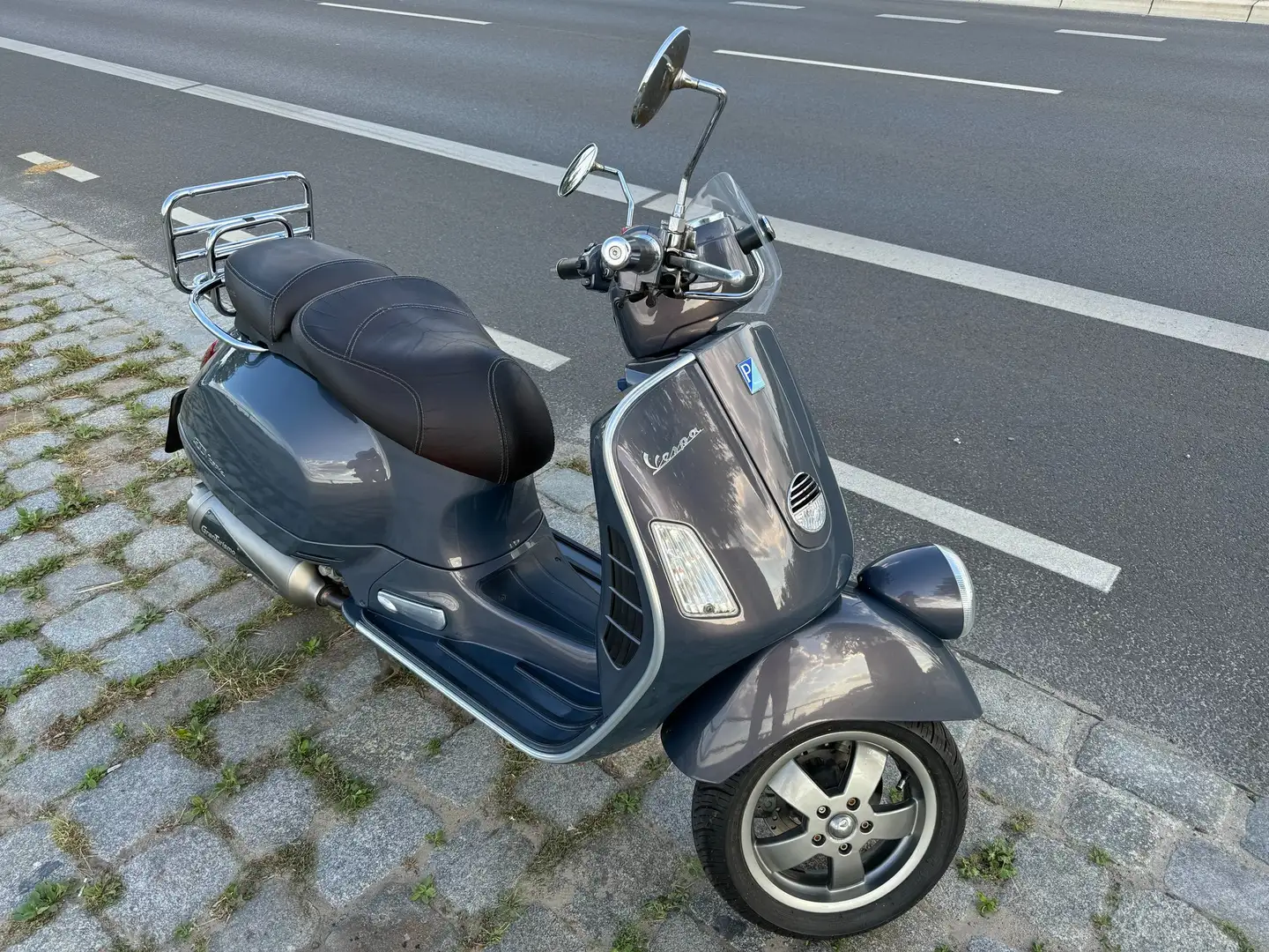 Vespa GTV 250 Gri - 1
