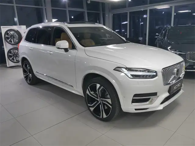 Volvo XC90 T8 AWD Ultra Bright