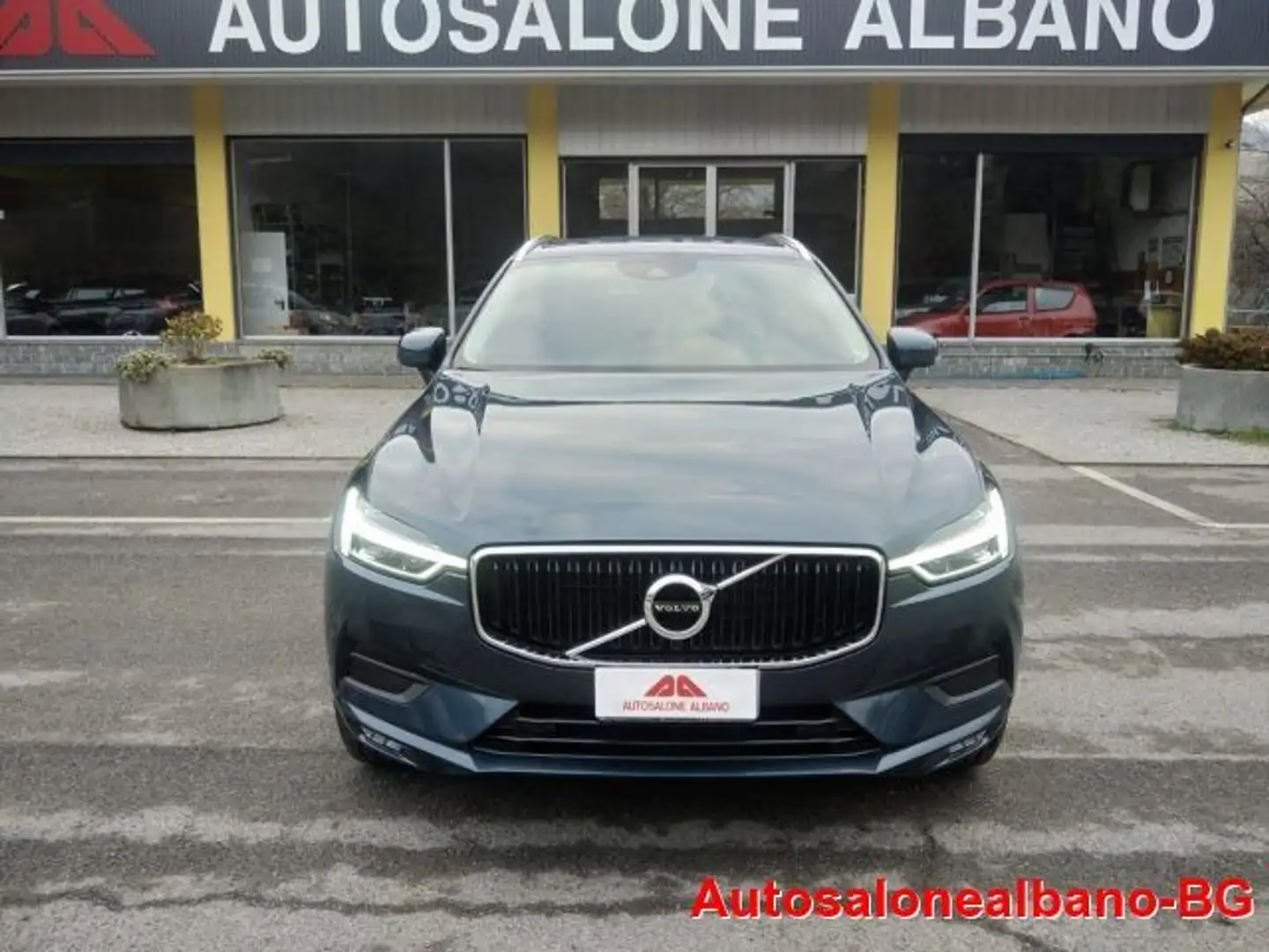 Volvo XC60 B4 (d) AWD Geartronic Momentum Gris - 2
