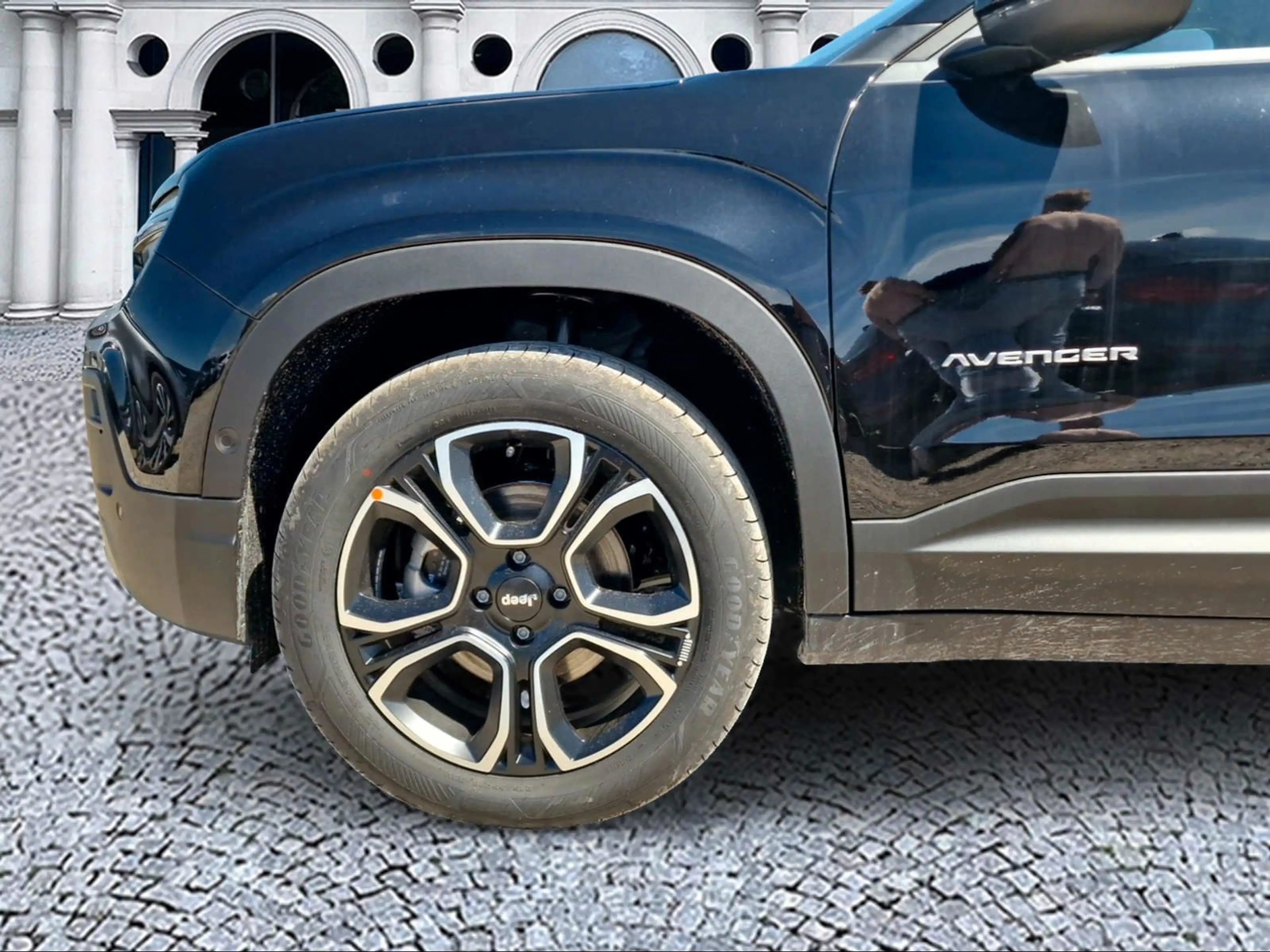 Jeep Avenger 1.2 DCT6 e-Hybrid Summit*Navi*TOP — photo 5