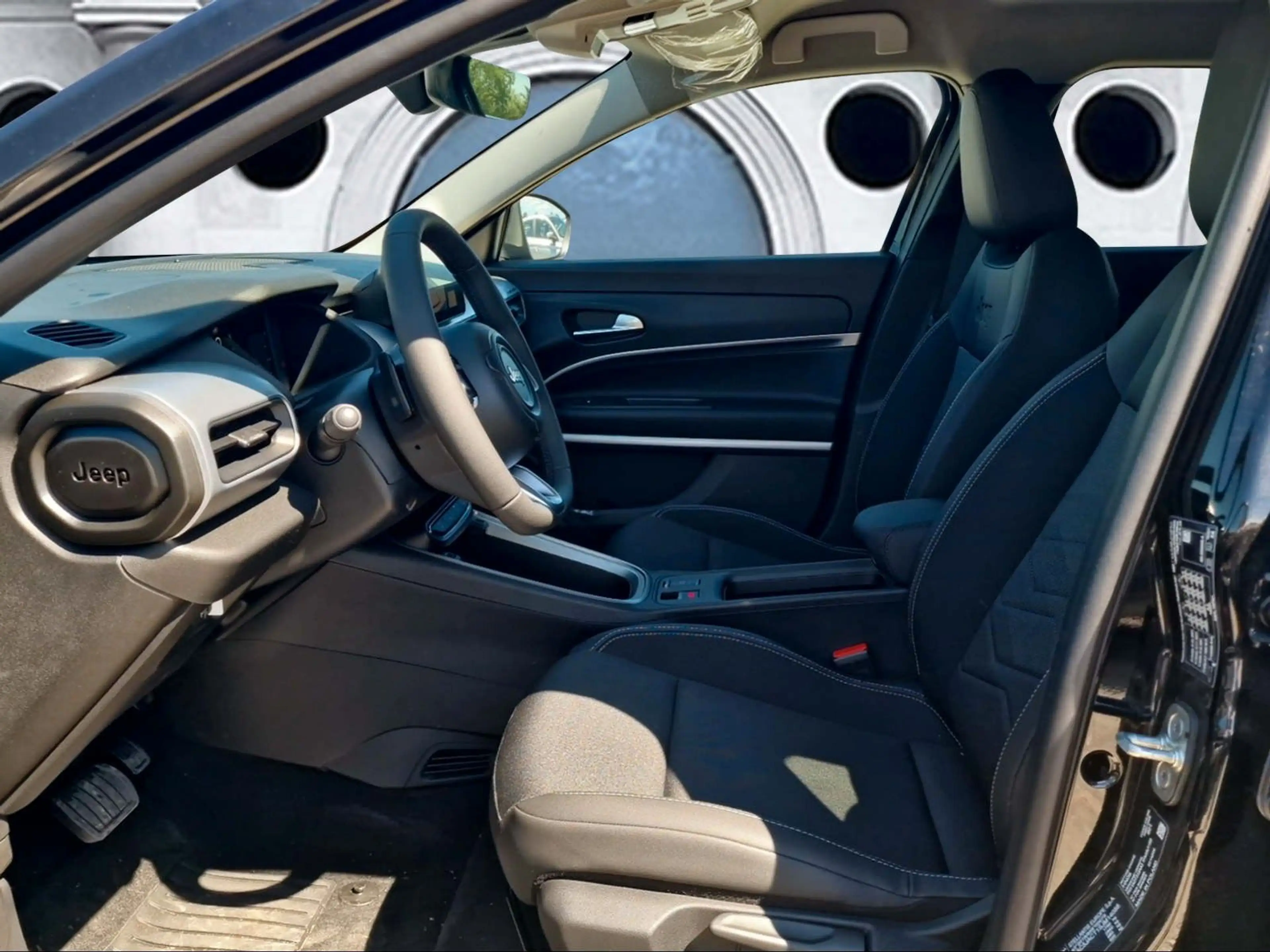 Jeep Avenger 1.2 DCT6 e-Hybrid Summit*Navi*TOP — photo 6