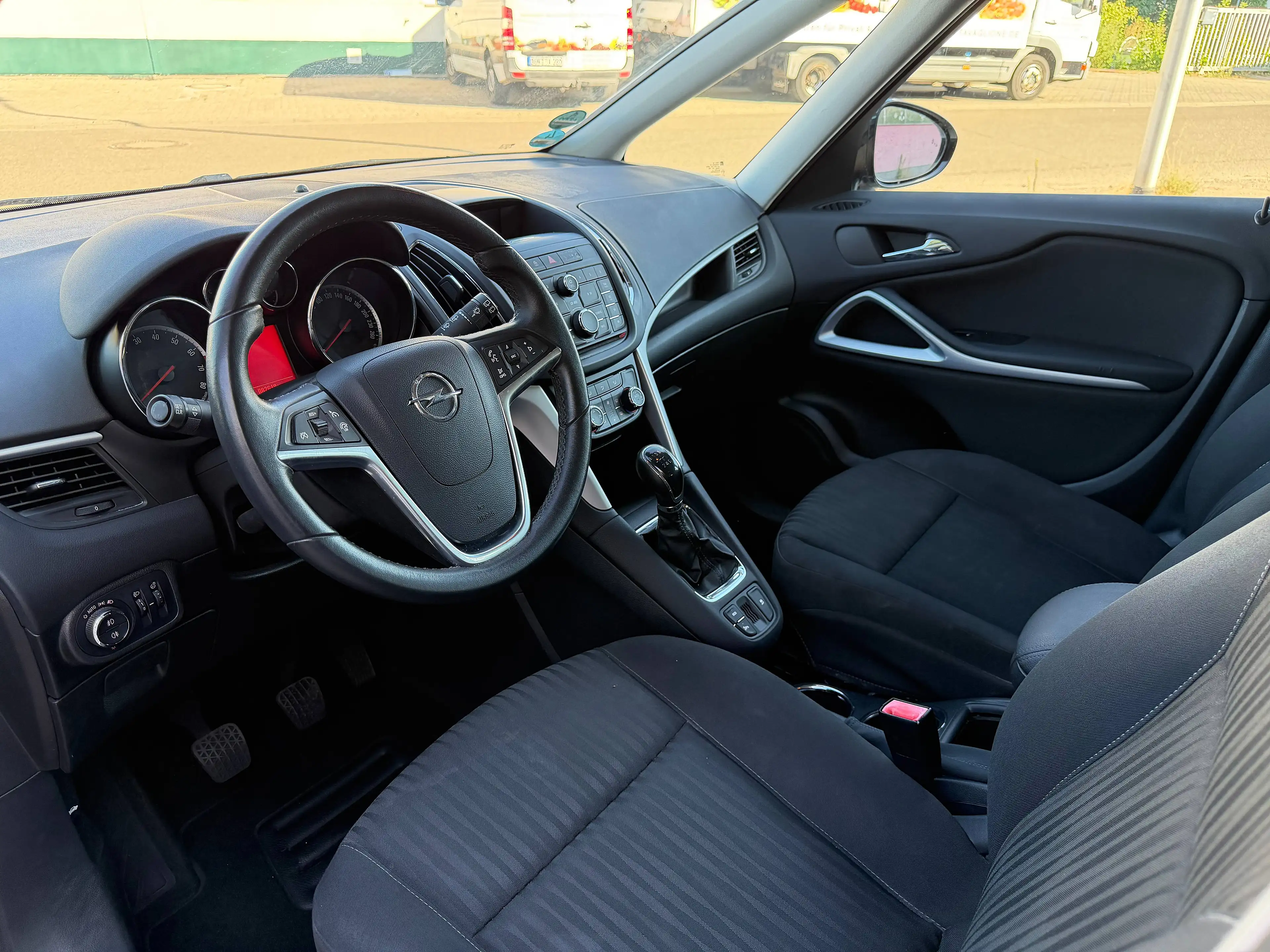 Opel Zafira Tourer Edition — photo 8