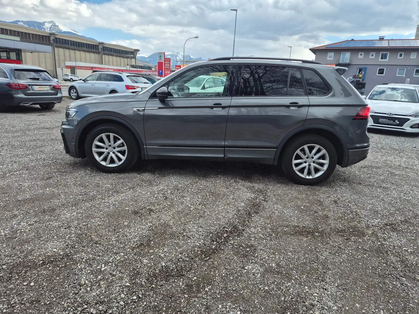 Volkswagen Tiguan R-line 2,0 TDI DSG SKY 4Motion Grau - 2