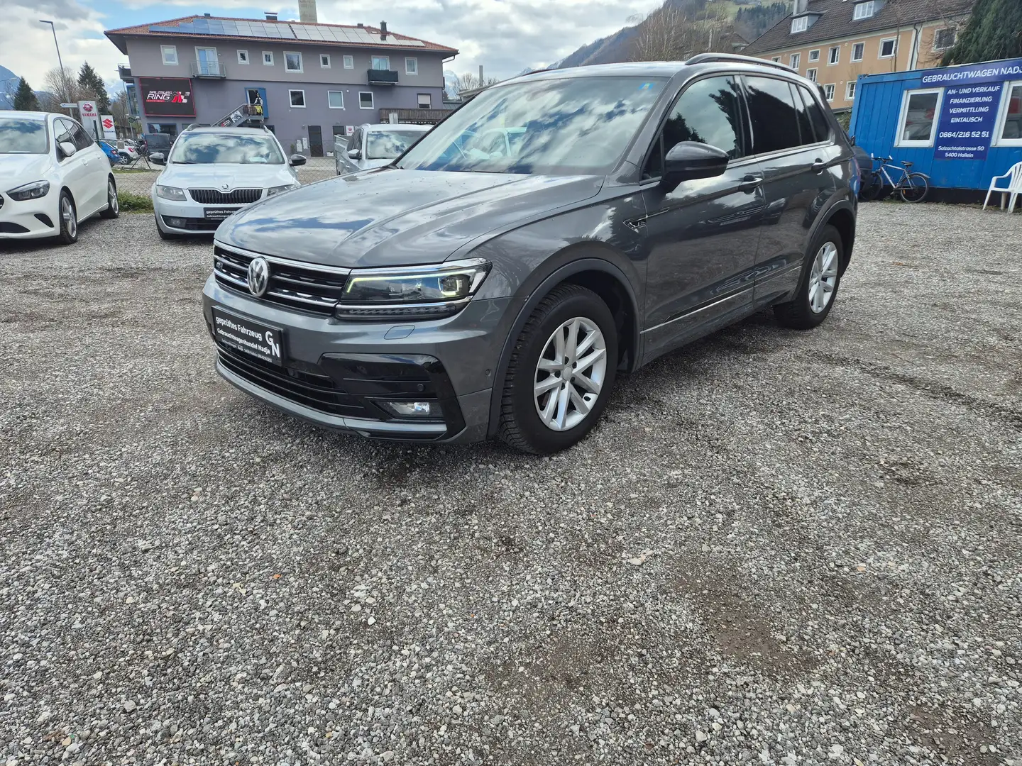 Volkswagen Tiguan R-line 2,0 TDI DSG SKY 4Motion Grau - 1