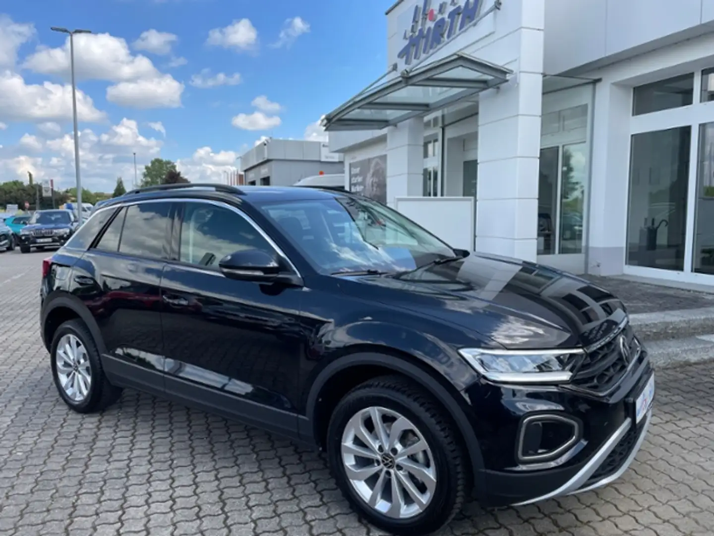 Volkswagen T-Roc Life 1.5 TSI KLIMA LED NAVI ALU Zwart - 2