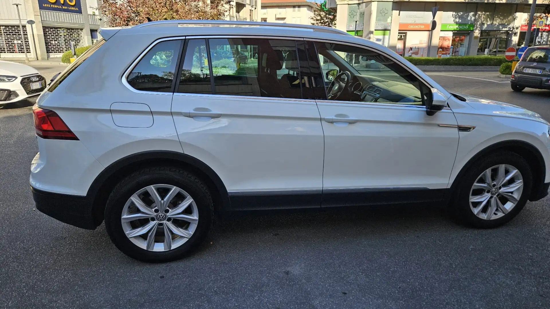 Volkswagen Tiguan Tiguan 1.6 TDI SCR Business BlueMotion Technology Bianco - 2