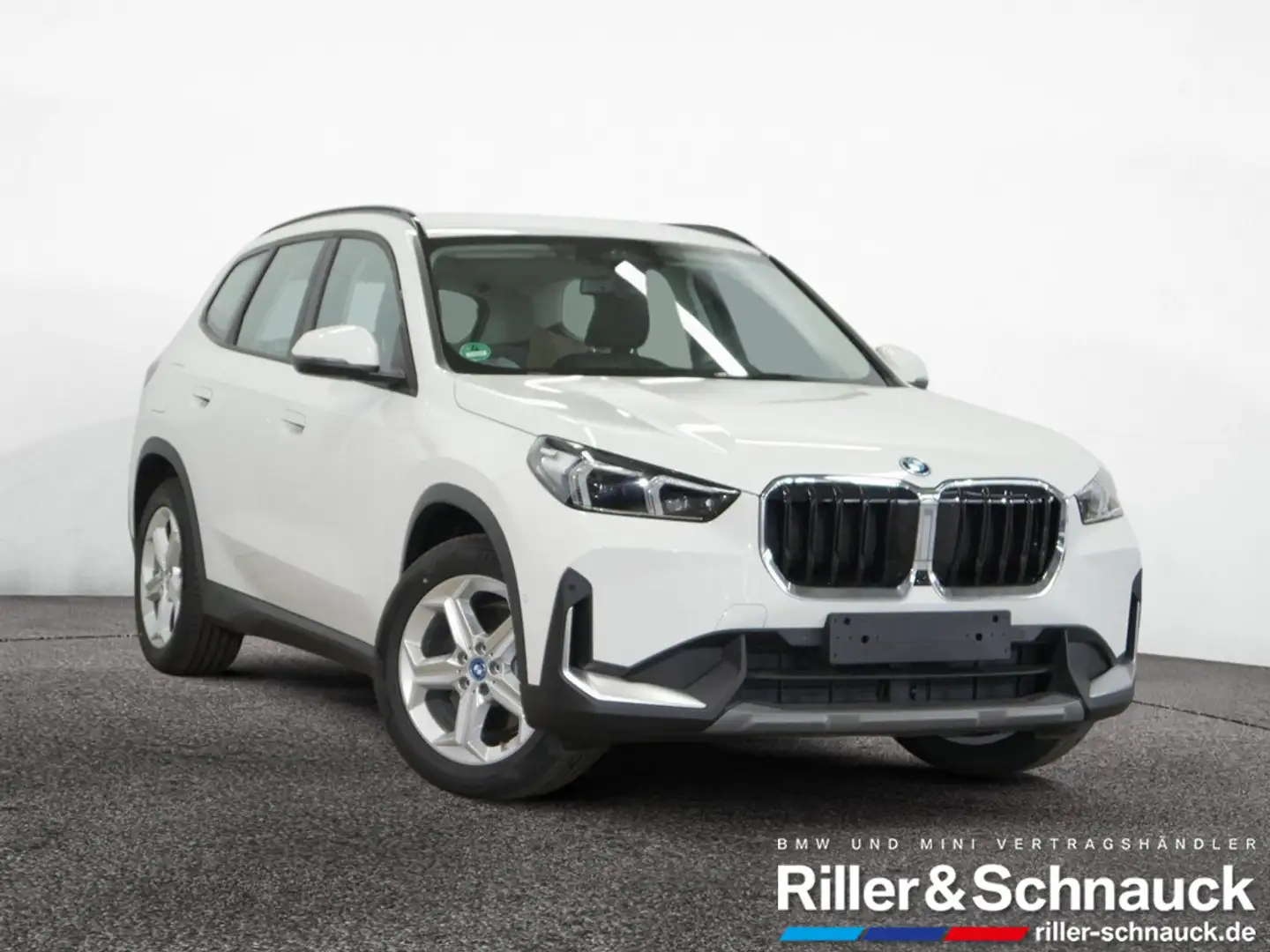 BMW X1 xDrive25e ACC+HUD+360°KAM+SHZG+LED Weiß - 2