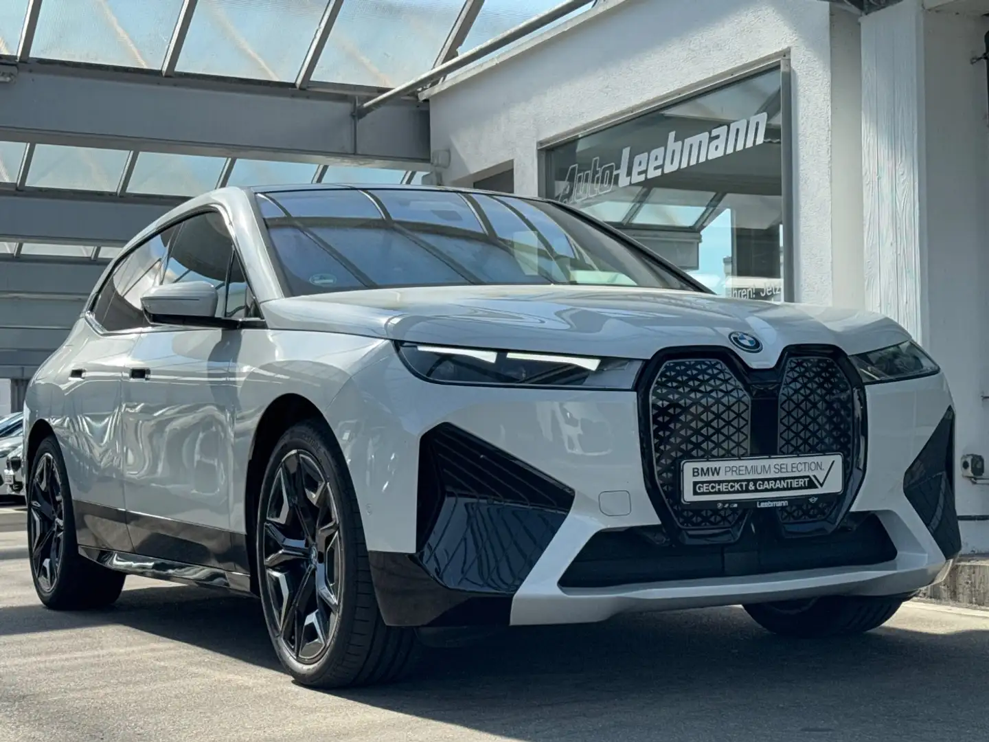 BMW iX xDrive40 Sport AHK/SkyL. GARANTIE bis 04/2029 Blanco - 2