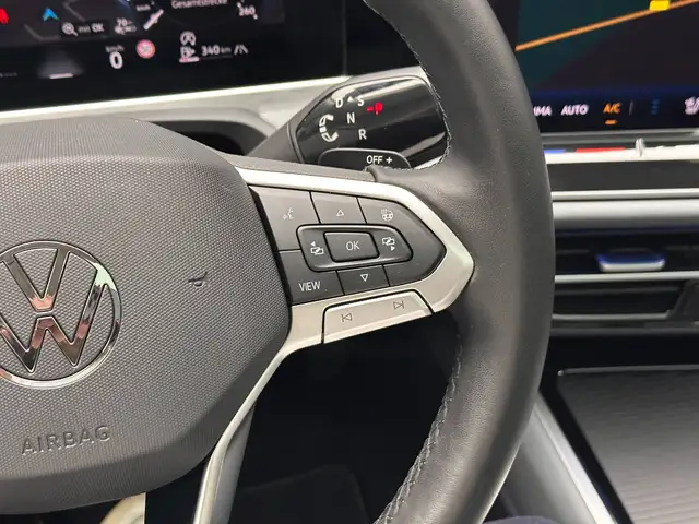 Volkswagen Passat view 21