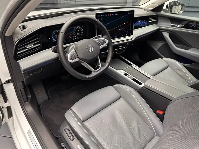 Volkswagen Passat view 18