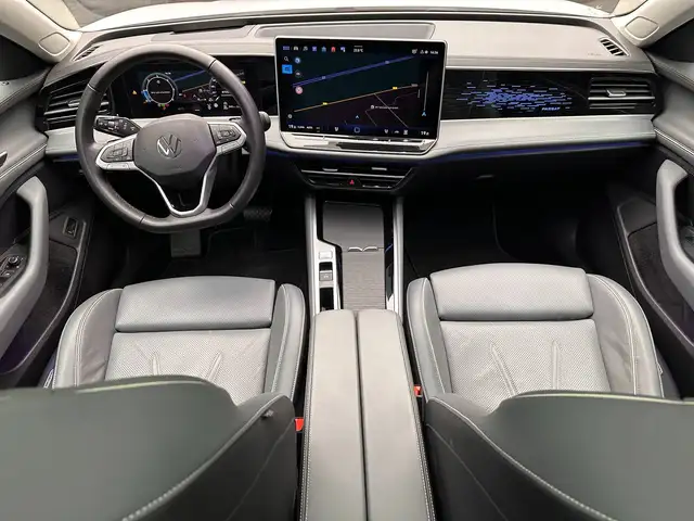 Volkswagen Passat view 14