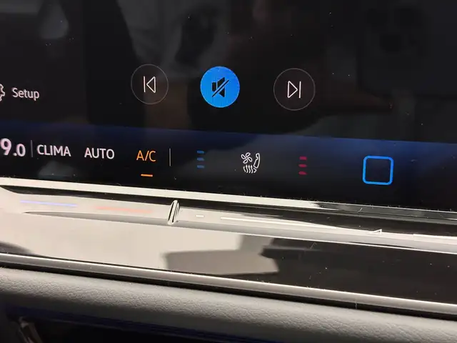 Volkswagen Passat view 11