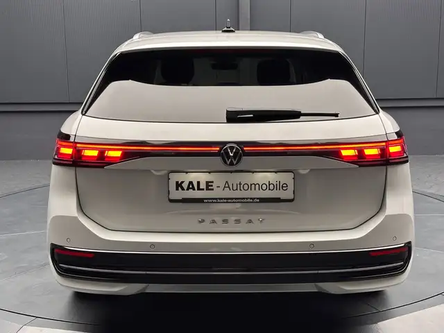 Volkswagen Passat view 4
