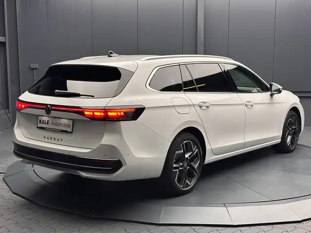 Volkswagen Passat view 5