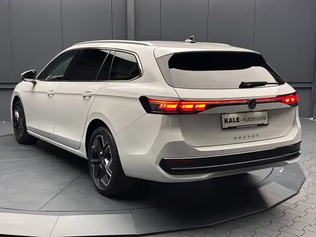 Volkswagen Passat view 3