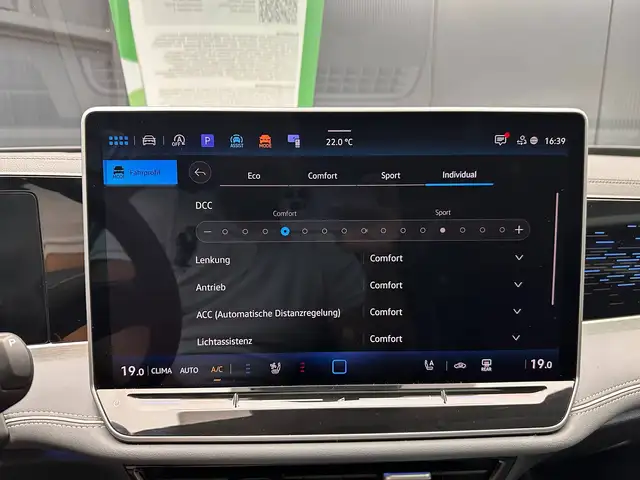 Volkswagen Passat view 26