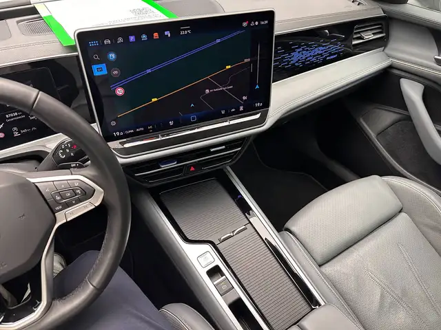 Volkswagen Passat view 23