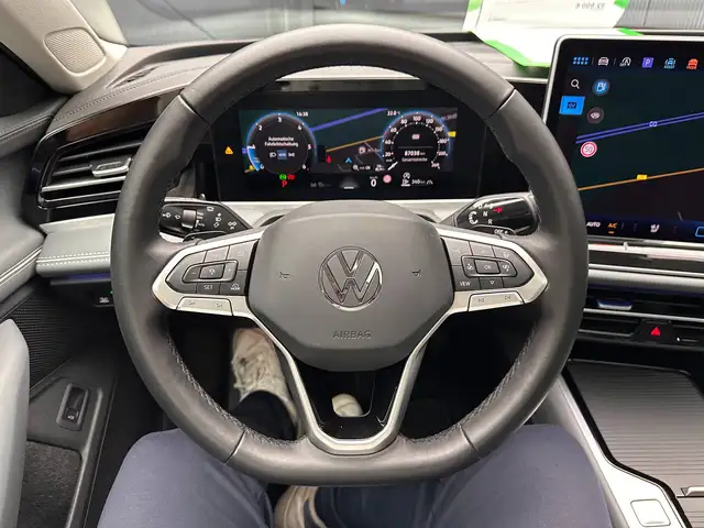 Volkswagen Passat view 19