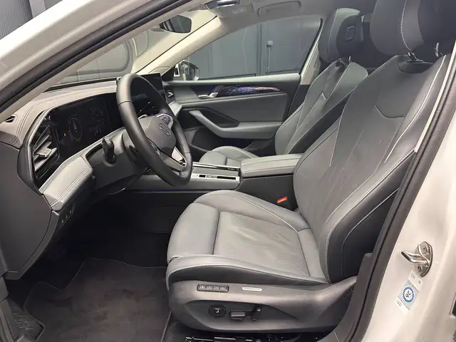 Volkswagen Passat view 16