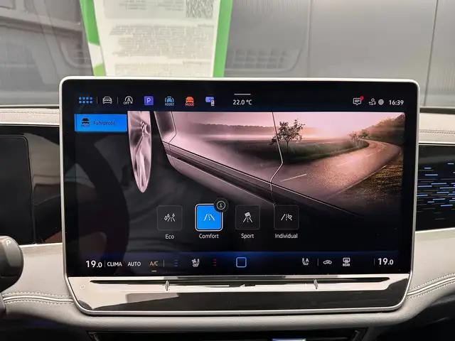 Volkswagen Passat view 25