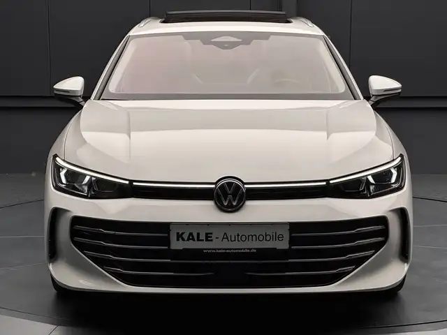 Volkswagen Passat view 8
