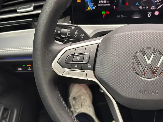 Volkswagen Passat view 20