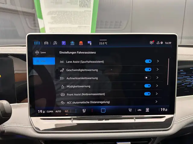 Volkswagen Passat view 28